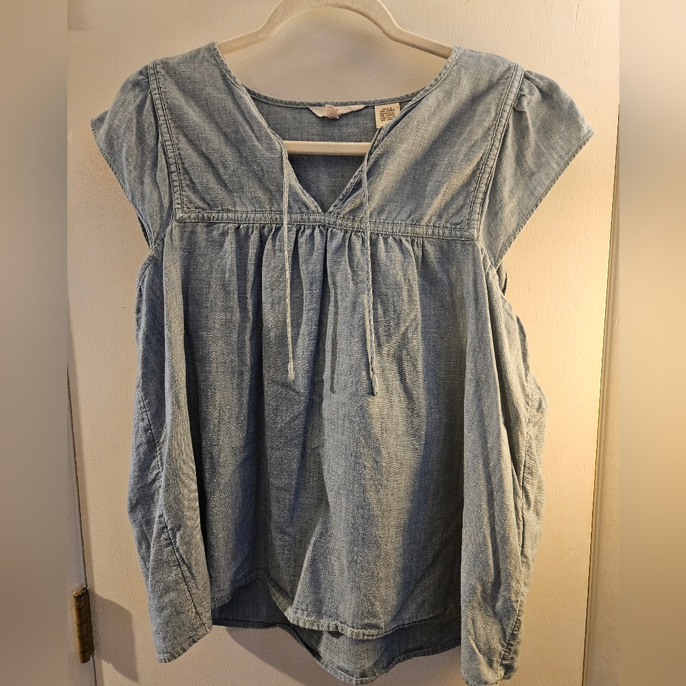 Levi's flowy top